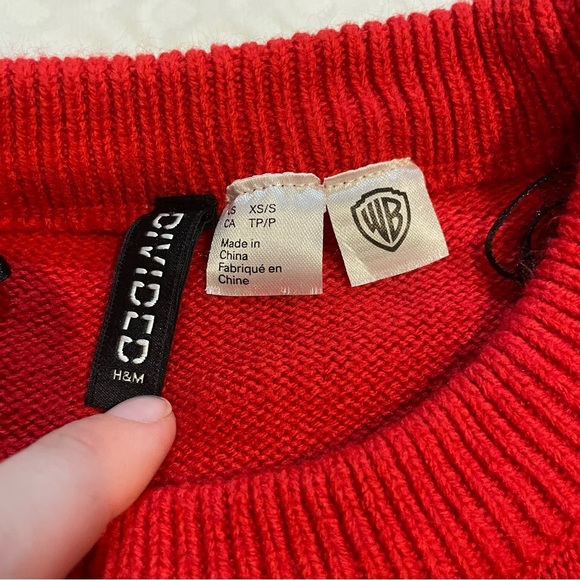 H&M Divided Bugs Bunny Women’s Red Christmas Sweater Santa XS/S Oversized Crop - Picture 3 of 8